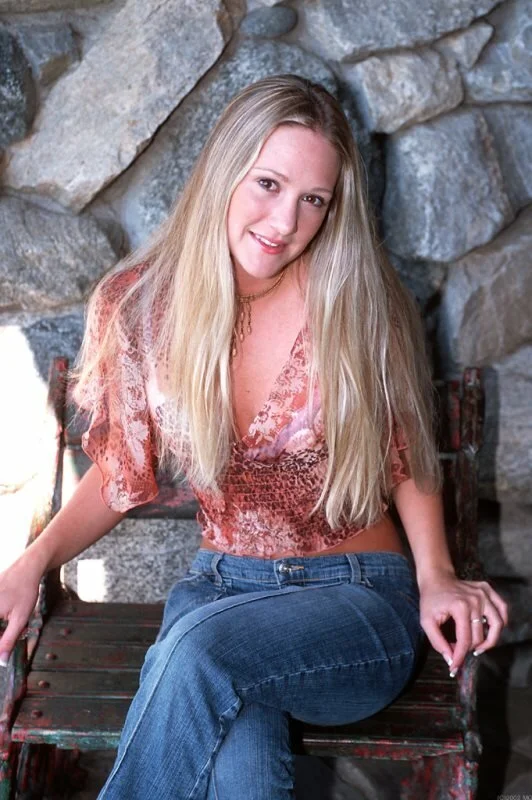 Charlotte sitting in blue jeans.
